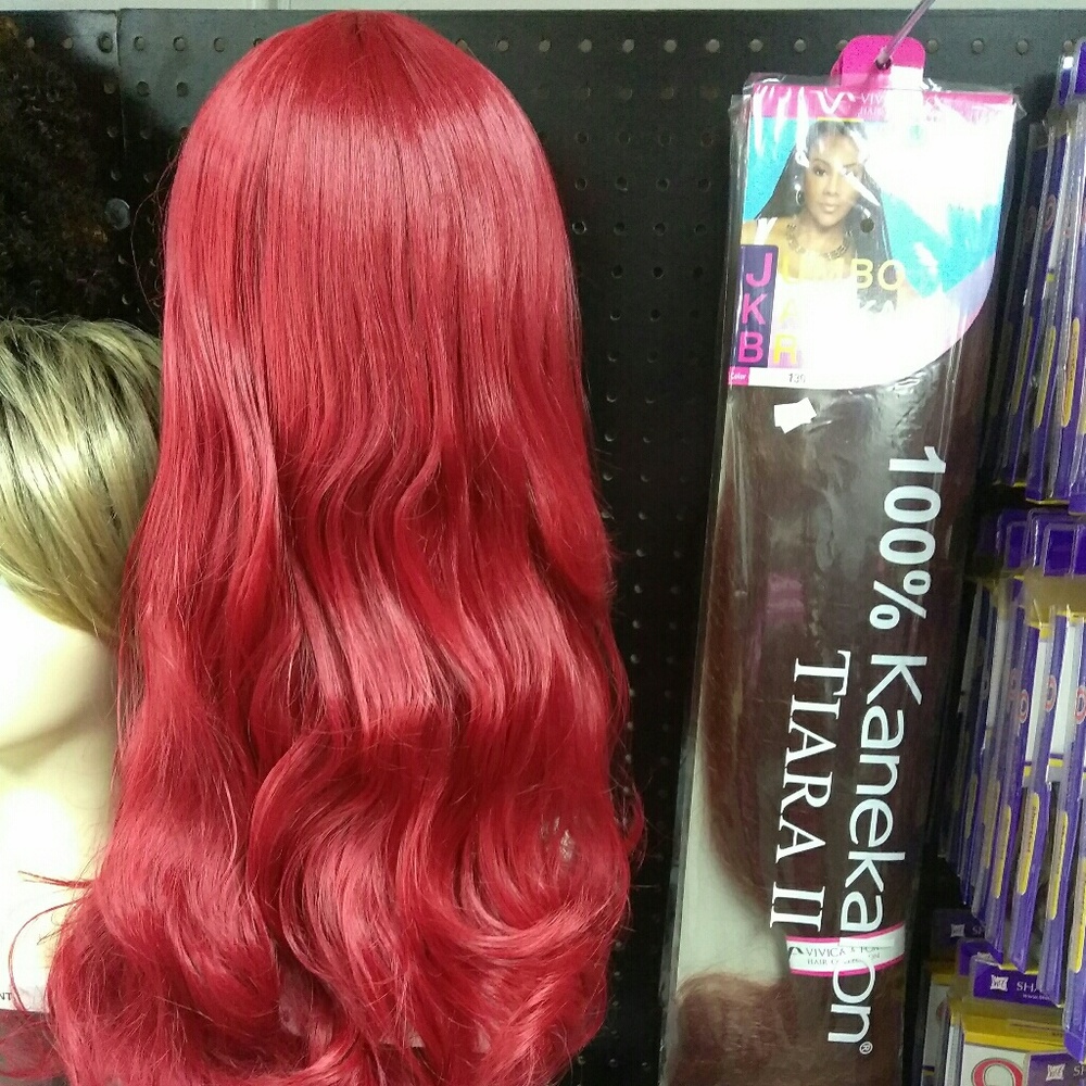 Red Wig - Picture 2 of 3